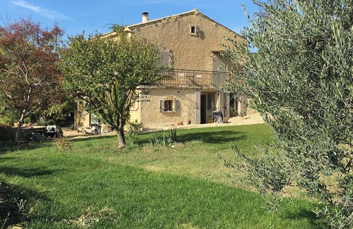 La Capelle-et-Masmolene Apartment | Bright, open-plan vacation apartment in Provence for nature and culture lovers