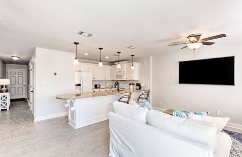 Holiday Isle Condo | Bright, ground-floor condo with patio and near white sand beach