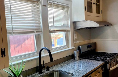 Johnson City House | Bright & Lively Brand new Unit-Near hospitals/Malls