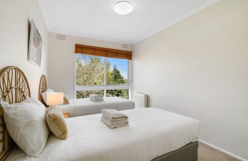 Balwyn House | Bright & Lovely @ Balwyn Townhouse w parking BBQ
