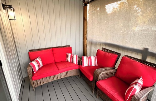 St. Williams House | Bright & Modern Cottage Near Port Rowan, Long Point, & Turkey Point