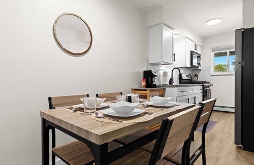 Mount Clemens Apartment | Bright & Modern Flat | King Bed | Near Downtown