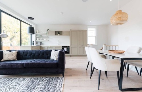 Forest Hill Apartment | Bright & Modern | Honor Oak Apt