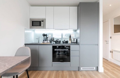 East Grinstead Apartment | Bright & Modern Studio Apartment in East Grinstead