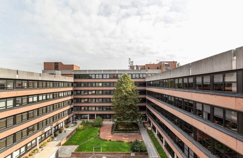 East Grinstead Apartment | Bright & Modern Studio Apartment in East Grinstead