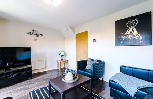 Salford House | Bright & Modern Town House 5 Beds, Close To City & Universities