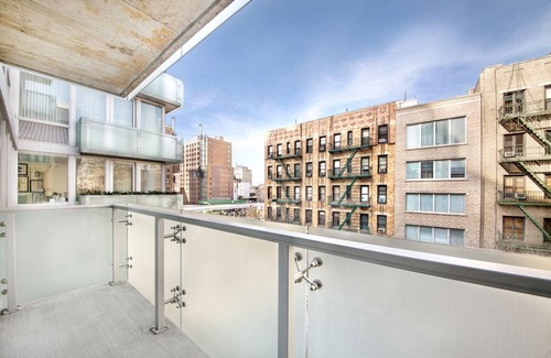 Hell's Kitchen Apartment | Bright, New Luxury Exec Studio