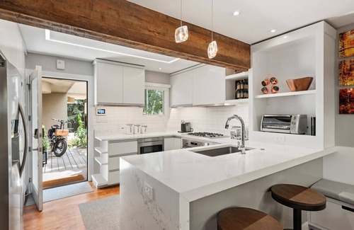 West End House | Bright, newly renovated, luxury West End 4 bedroom townhome.