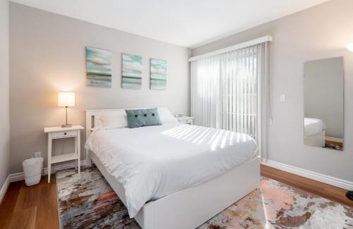 Shoreline West House | Bright Quiet Comfy 1BR Cottage in Mountain View