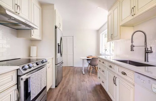 LaSalle Condo | Bright Riverfront 3-Bedroom Condo