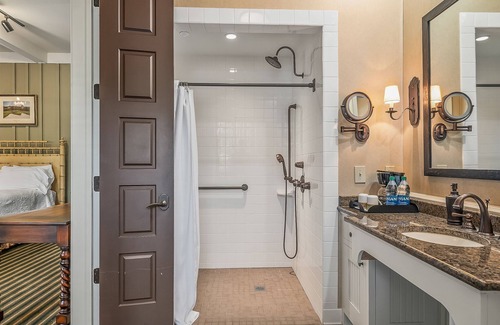 Mill Spring Cabin | Bright's Creek Double Queen with Deck and pet friendly-Near TIEC, Hendersonville