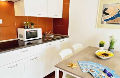 Bibione Lido del Sole Apartment | Bright sea front apartment with balcony