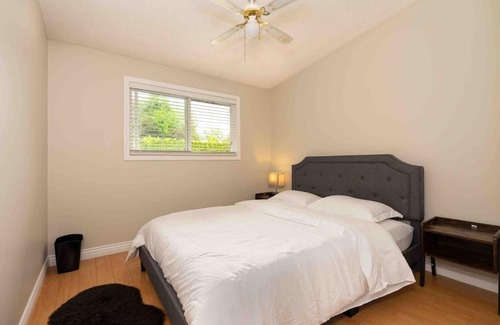 Abbotsford House | Bright & Serene ~ Central Location ~ BBQ ~ Pkg