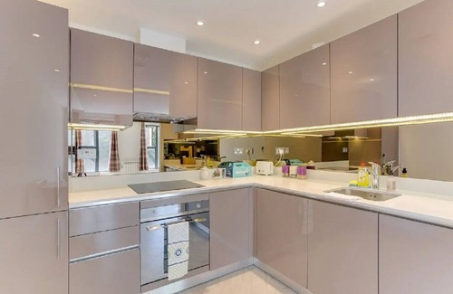 Tower Hamlets Apartment | Bright & Spacious 1BD Apartment in Zone 2 - Close to the Tube Station