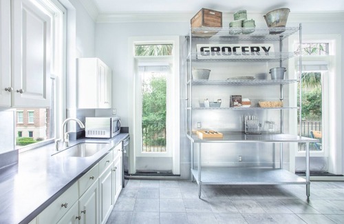 Old West Broad Neighborhood House | Bright & Spacious Loft Among Oak Trees, Walk Everywhere by Lucky Savannah