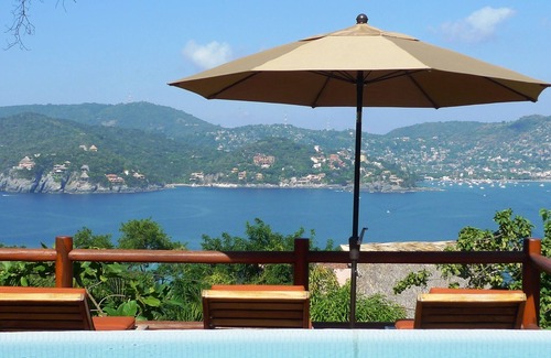 Cerro del Vigia Apartment | Bright, spacious modern studio with stunning bay views