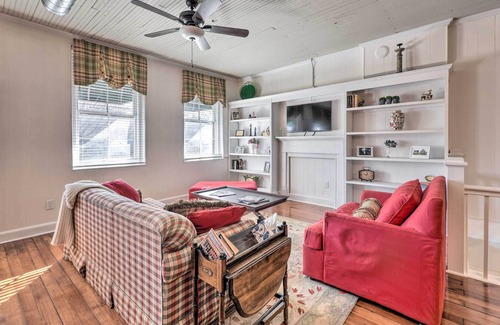 Spencer Apartment | Bright Spencer Apartment - Newly Renovated!
