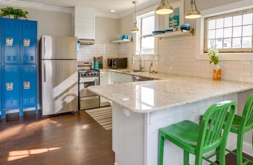 Historic Old Northeast Apartment | Bright St Petersburg Apartment, Walk to Downtown!