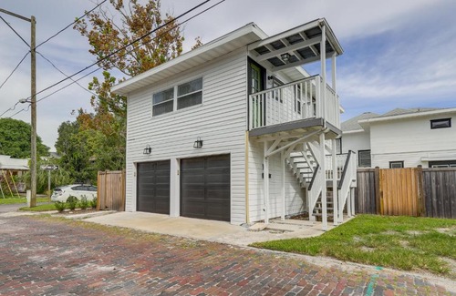 Historic Old Northeast Apartment | Bright St Petersburg Apartment, Walk to Downtown!
