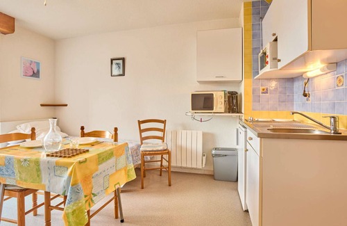 Barbotan-les-Thermes Apartment | Bright studio with balcony and Wi-Fi in Barbotan