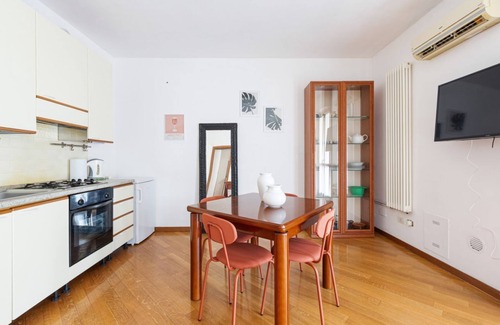 Villapizzone Apartment | Bright studio apartment with balcony and garage included