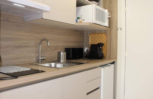 Villeneuve Loubet Beach Apartment | Bright Studio with Garden View, 3min to Beach