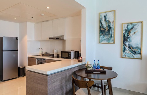 Al Raha Beach Apartment | Bright Studio with Balcony, Pool & Gym – Near Yas Attractions