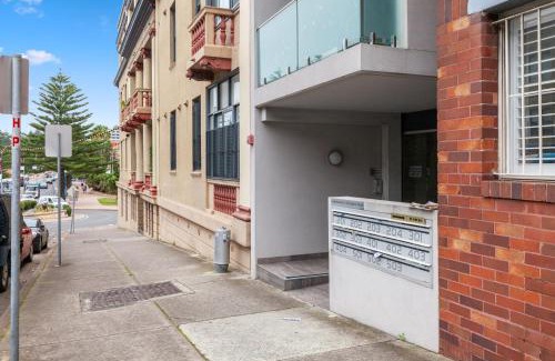 Coogee Apartment | Bright Studio with Balcony near Coogee Beach