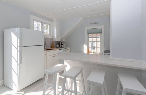 Marblehead House | Bright & Stylish Coastal Retreat in Marblehead Historic Center w Parking!