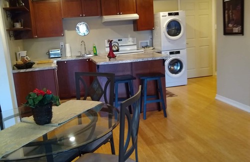 Rosemount House | BRIGHT SUITE: 2 BDRMS-COTTON LINEN FIRE PL PATIO PARK/GRAND RIVER WALKING TRAILS