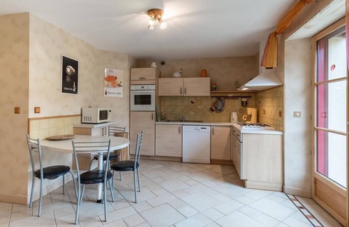 Dampierre-sur-Linotte Cottage | Bright terraced house near Vesoul, 4 bedrooms, spacious terrace