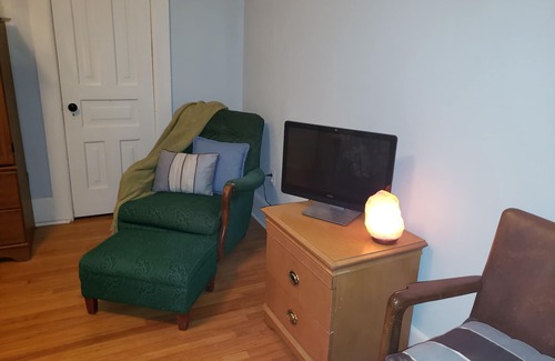 Mount Clemens House | Bright, upper flat large bedroom, large closet & sitting area