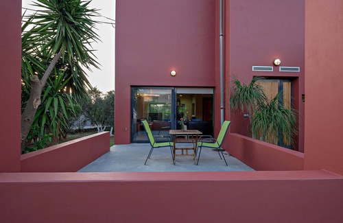 Souda Villa | Bright villa surrounded by orange trees