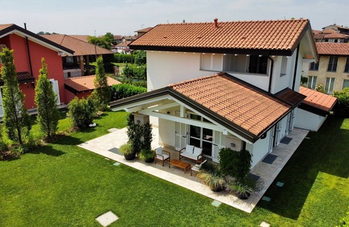 Cressa Ski Chalet | Bright White Villa with Private Garden near Bogogno golf club