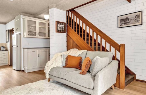 Brighton House | Brightly Beachside Where Jetty Rd meets the Ocean