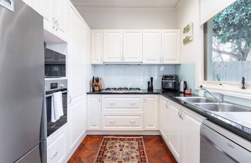 Brighton House | Brighton Chic: 2BR Townhouse Near Beach & Train