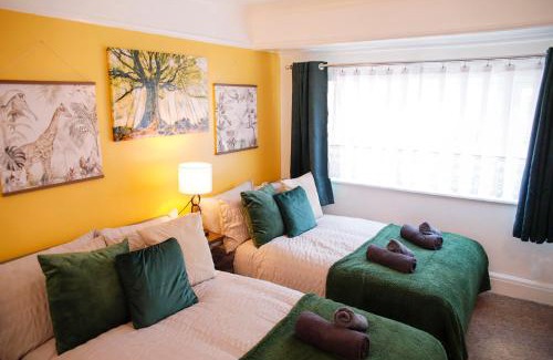 Hove House | Brighton & Hove 4 bedrooms house with free parking in garage