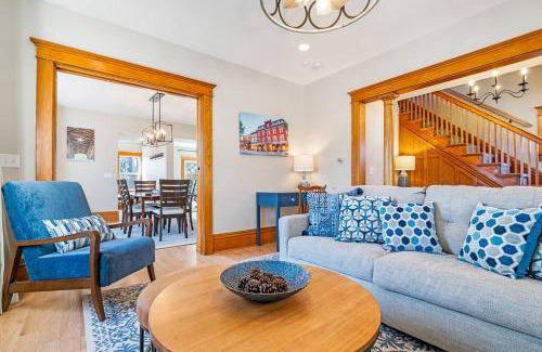 Cedar Falls House | Bring your crew, family, or friends - we have the rest