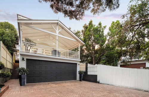 Paddington House | Brisbane Inner City 2 Bedroom home. Minutes walk to supermarkets and eateries