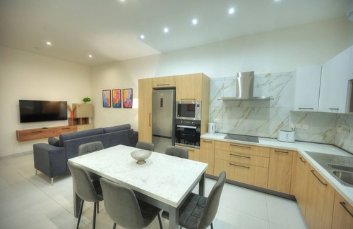 Floriana Apartment | Britannia Suites, 2bedrooms flat, city view JCAS1