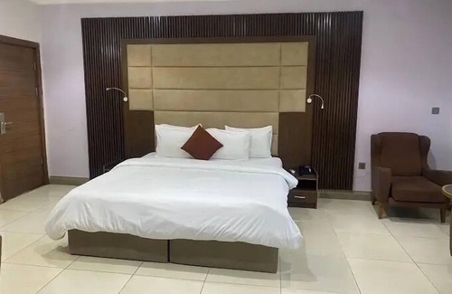 Orozo Hotel | Brix Royale Suites