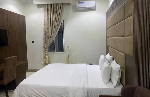 Orozo Hotel | Brix Royale Suites