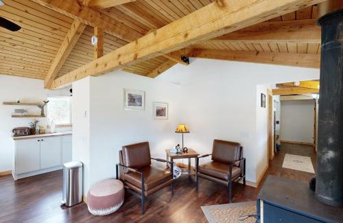 Sula House | Broad Axe - Cabin #1 - Main Residence