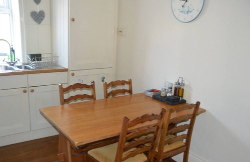 Pickering Cottage | Brock Cottage private Hot Tub DOG/Cat FRIENDLY* with on site fishing