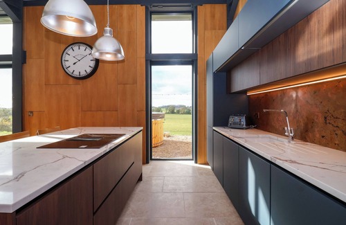 Northallerton Cottage | BROCK HOUSE, character holiday cottage, with hot tub in Northallerton