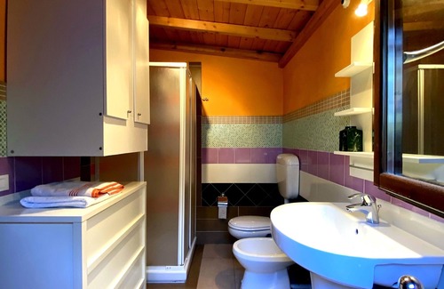 Longare Bed & Breakfast | Brojo Hill B&B - 2 Double Bedrooms with private baths