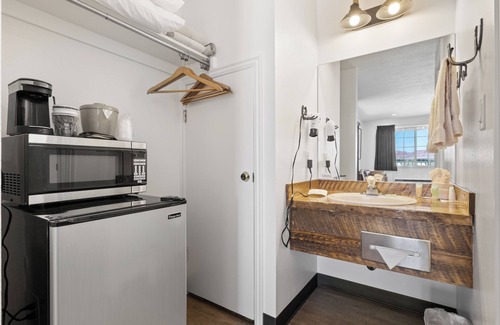 Torrey Hotel | Broken Spur Inn & Steakhouse