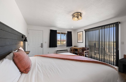 Torrey Hotel | Broken Spur Inn & Steakhouse