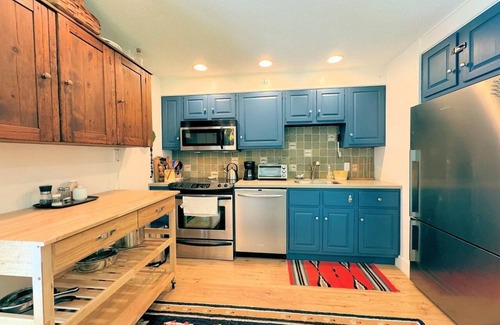 Bromley Mountain Condo | Bromley Bower House Retreat!