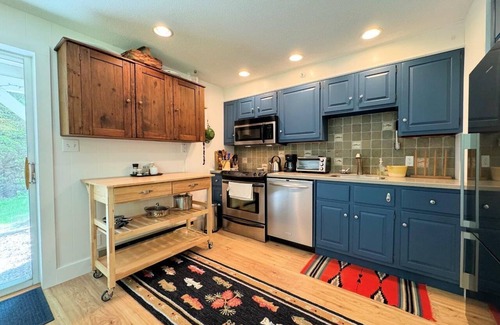 Bromley Mountain Condo | Bromley Bower House Retreat!
